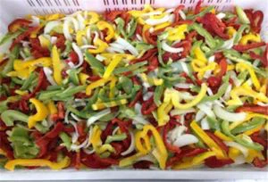 Sušaldyta jautiena, supjaustyta svogūnais